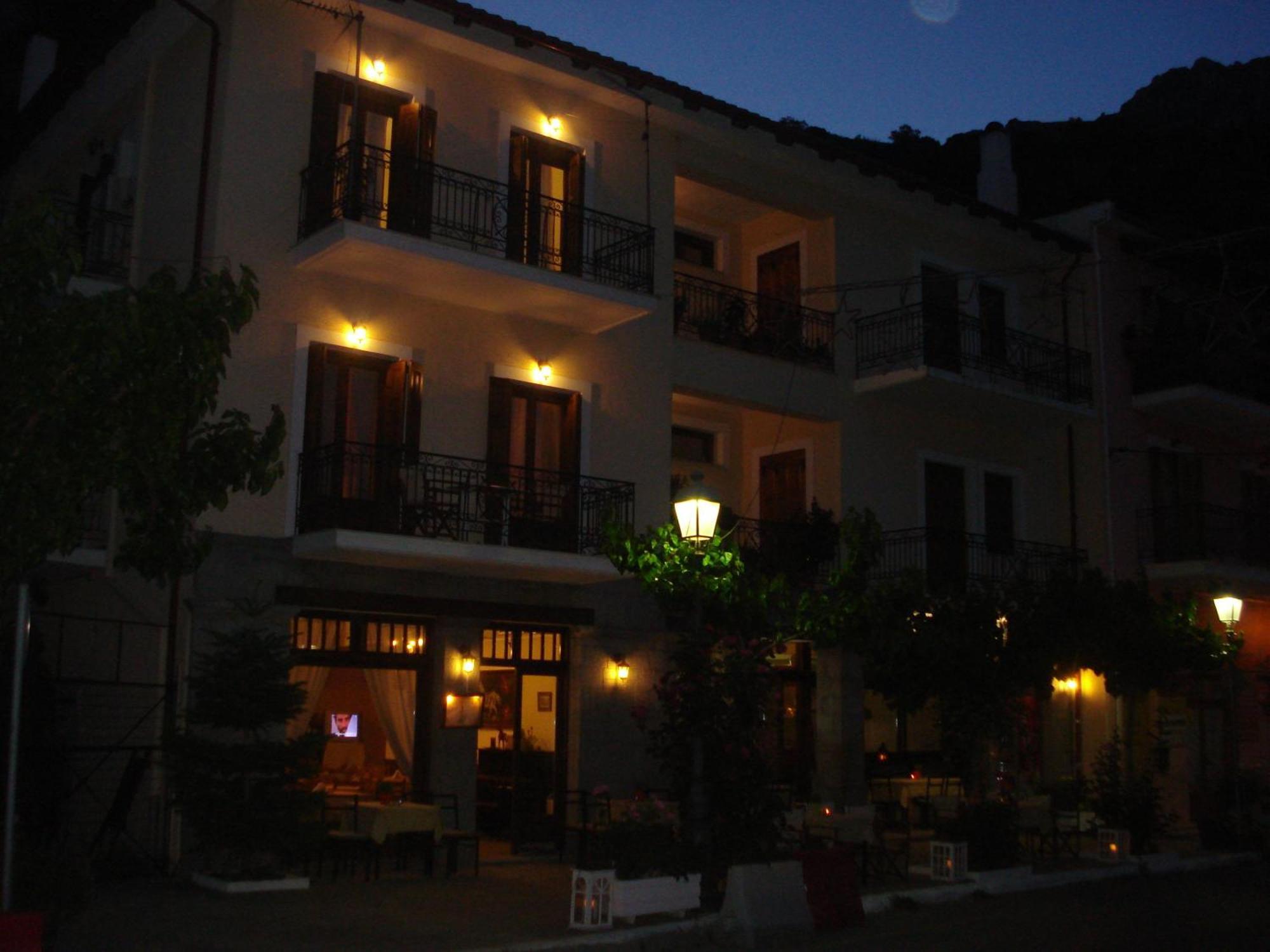 Iris Hotel Арахова Екстериор снимка
